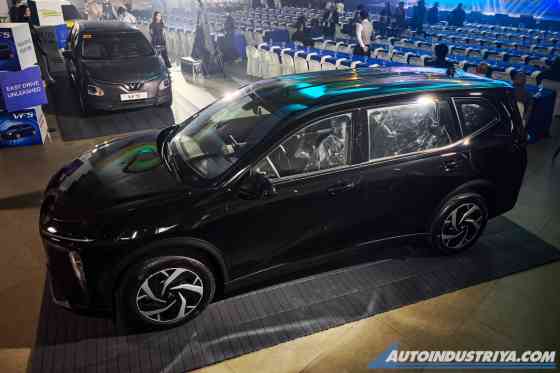 How much is the monthly battery subscription for VinFast Limo Green? image