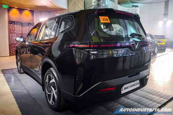 How much is the monthly battery subscription for VinFast Limo Green? image