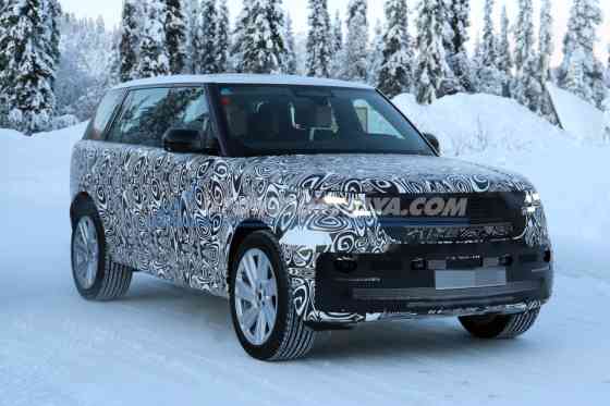 SPIED: Range Rover facelift wants to play spot the difference image