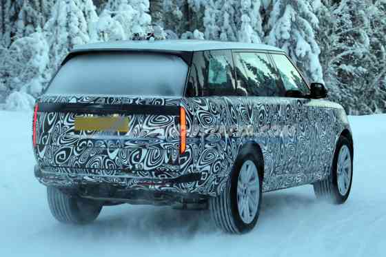 SPIED: Range Rover facelift wants to play spot the difference image