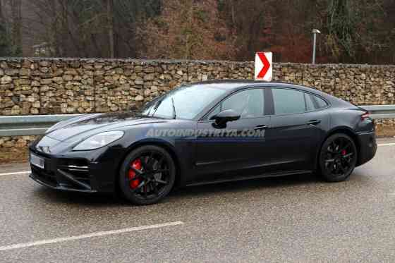 SPIED: Third-gen Porsche Panamera to get its first facelift image