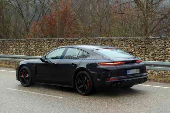 SPIED: Third-gen Porsche Panamera to get its first facelift image