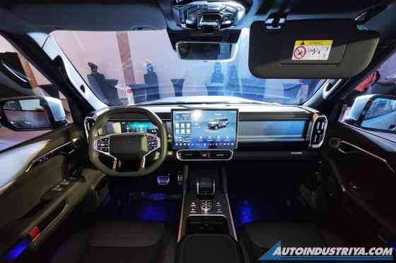 China to require new cars to have more physical controls; less touchscreen reliance image
