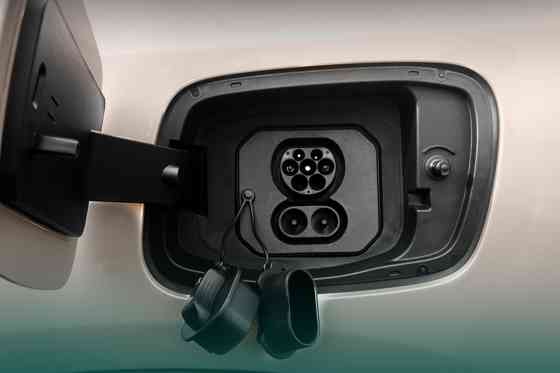 Chevrolet Captiva PHEV is yours for PHP 1.821 million image