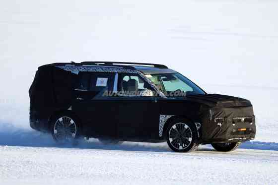 SPIED: 2027 Hyundai Santa Fe facelift to get EREV version? image