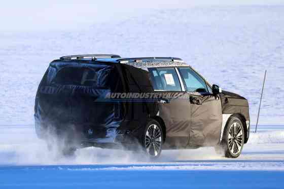 SPIED: 2027 Hyundai Santa Fe facelift to get EREV version? image
