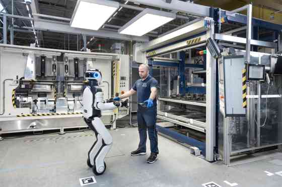 BMW assigns humanoid robots in its production line in Germany image