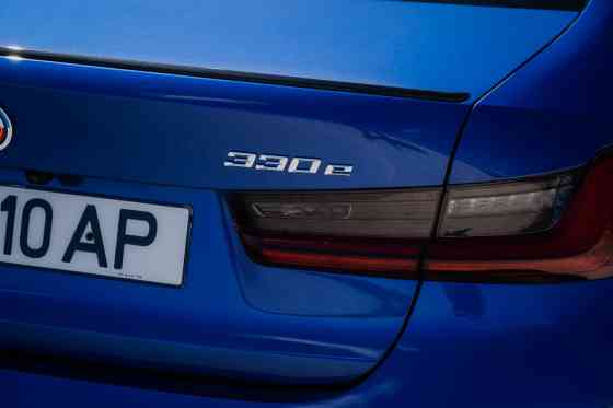 BMW 3 Series, 5 Series to get PHEV versions in PH image