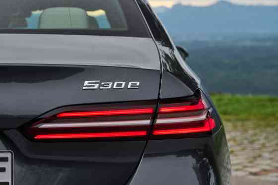 BMW 3 Series, 5 Series to get PHEV versions in PH image