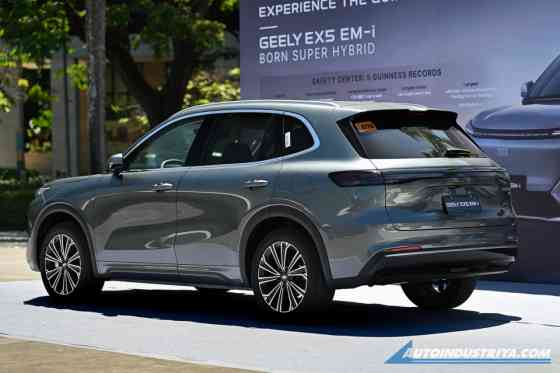 First Look: Geely gets PHEV timing right with EX5 EM-i image