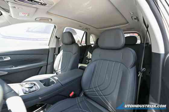 First Look: Geely gets PHEV timing right with EX5 EM-i image