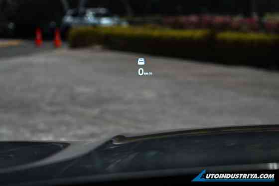 First Look: Geely gets PHEV timing right with EX5 EM-i image