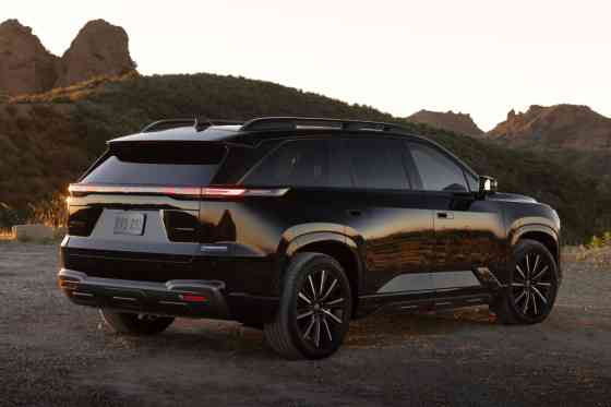 All-new Subaru Getaway is the Highlander's three-row BEV twin image