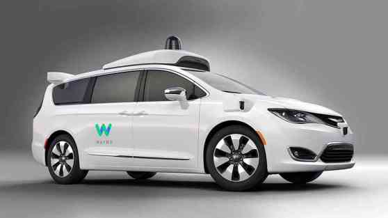 Waymo unveils self-driving Pacifica Hybrid minivan image