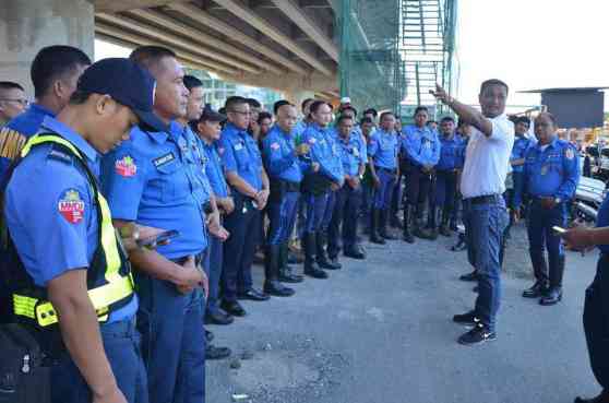 MMDA to provide enforcers with new radio phones, accident insurance image