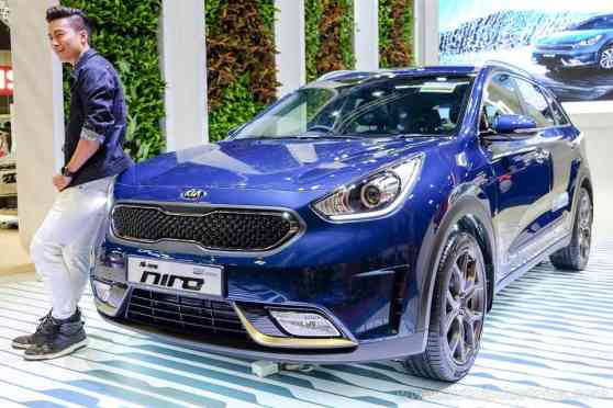 Kia Niro hybrid crossover debuts in ASEAN image