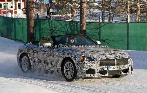 Spied: BMW Z5 prototype seen with its top down image