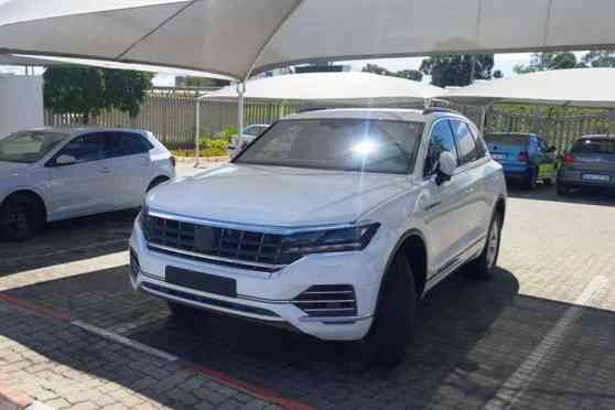 2018 Volkswagen Touareg caught uncovered image