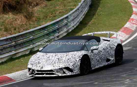 Spied: Lamborghini Huracan Spyder Performante goes to the track image