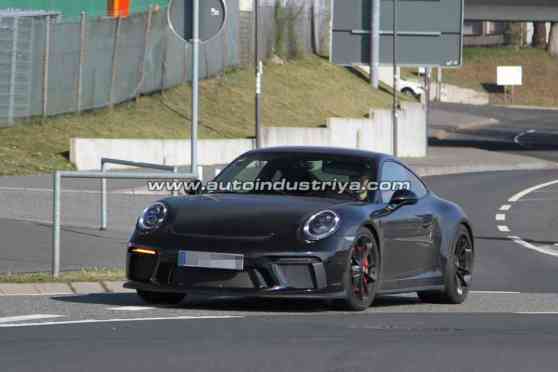 Spied: 'Wingless' Porsche 911 GT3 spotted at the Nurburgring image