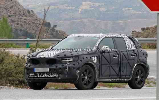 Spied: 2019 Volvo XC40 seen inside and out image