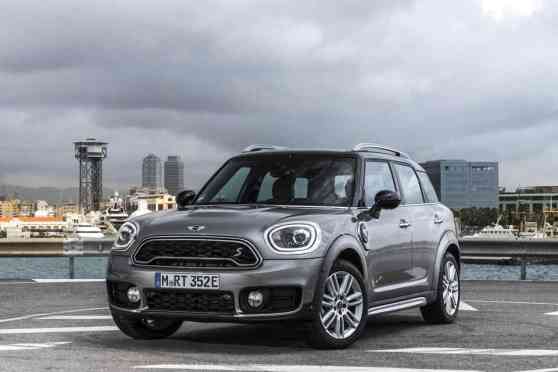 2017 Mini Countryman goes green with plug-in hybrid model image