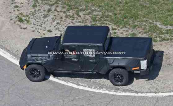 Spied: 2018 Jeep Wrangler pickup moving closer to production image