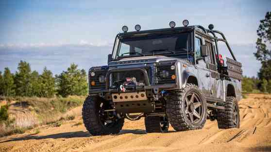V8-powered Project Viper is a tricked-out Land Rover Defender image