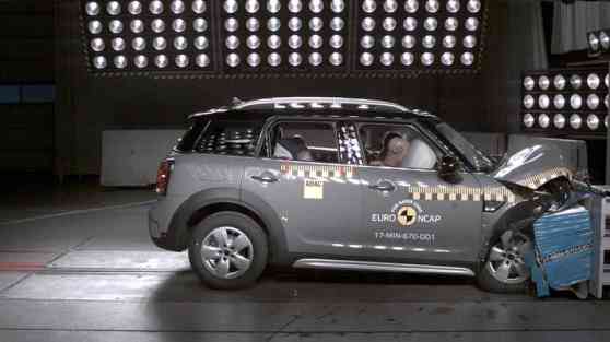 2017 Mini Countryman awarded five-stars by Euro NCAP image