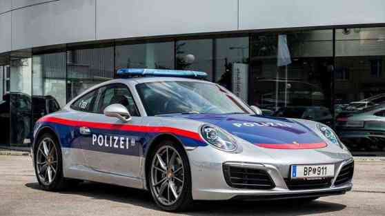 Austrian Polizei to chase speeding drivers with Porsche 911 image