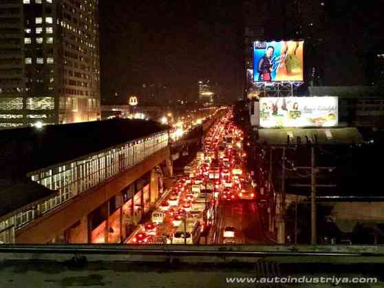 MMDA chair mulls two-day coding anew; seeks support of council image