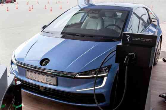 Could the Volkswagen Gen.E prototype be the next Golf? image