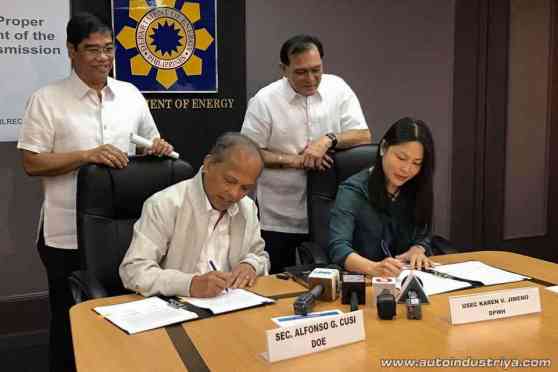 DPWH signs circular to relocate electric posts on widened roads image