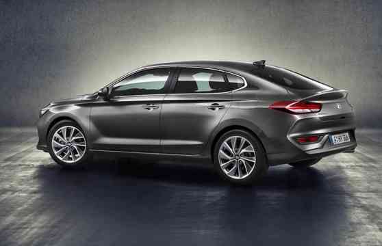 2018 Hyundai i30 Fastback reveals its sleek design image