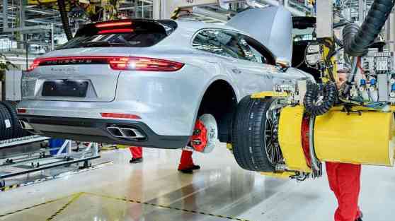 2018 Porsche Panamera Sport Turismo production begins image