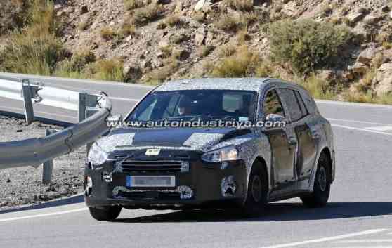 Spied: 2018 Ford Focus wagon seen with production body image