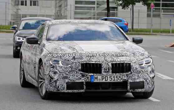 Spied:BMW 8 Series prototype spotted with production lights image