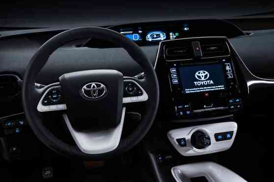 Toyota to roll out new cloud, navi and voice features by the end of 2017  image