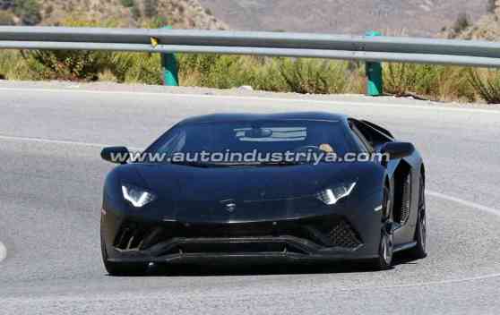 Spied: Lamborghini Aventador Perfomante shows more detail image
