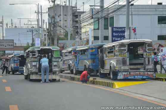Duterte slams, threatens Piston over strikes against PUV modernization image