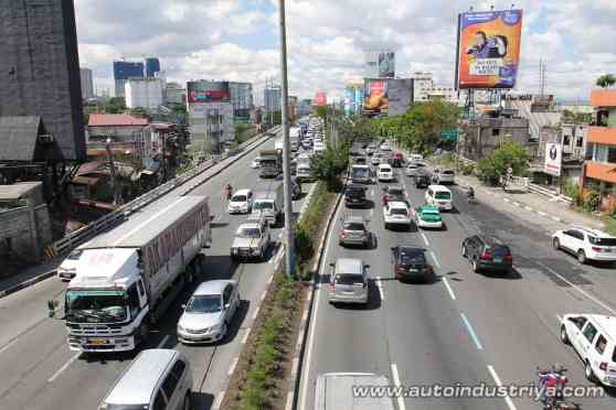 Metro's traffic, one year under Du30 image