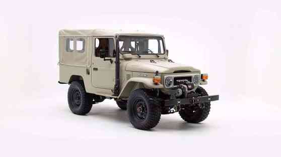Retro-modern 40-series Land Cruiser Signature Edition debuts at SEMA image
