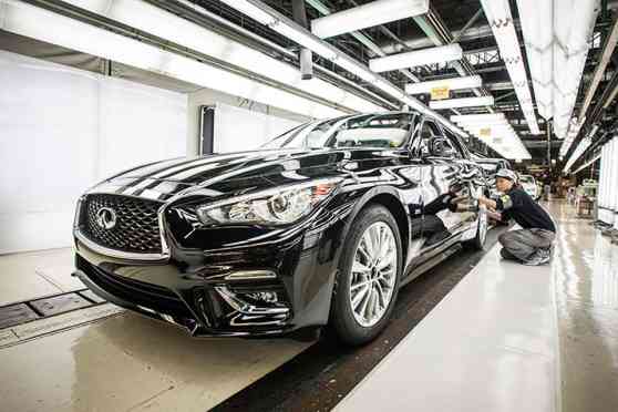 Nissan resumes vehicle manufacturing for Japanese market image