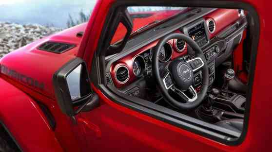 Get a close look of the 2018 Jeep Wrangler's interior image
