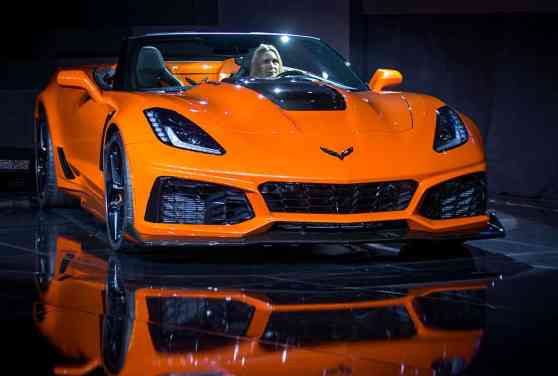 LA 2017: Open-top Chevrolet Corvette ZR1 makes global reveal image