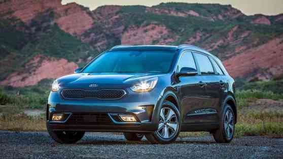 LA 2017: Kia Niro PHEV revealed with 900 km range image