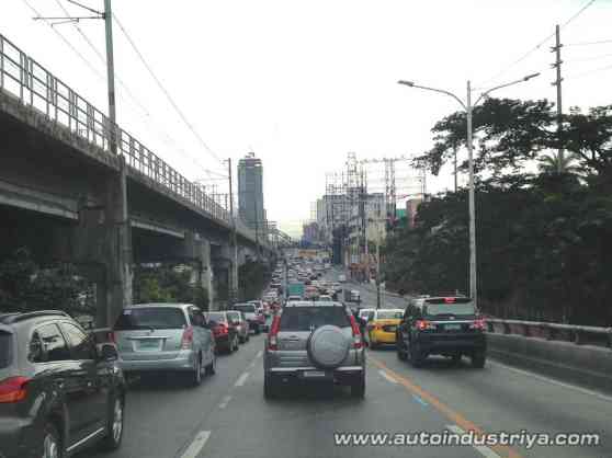 MMDA HOV/carpool lane nets 5,081 violators on first day image