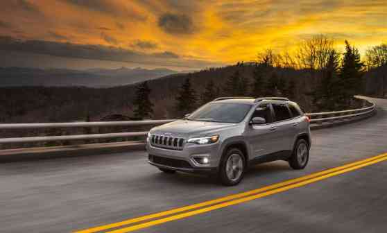 First images of 2019 Jeep Cherokee refresh revealed image