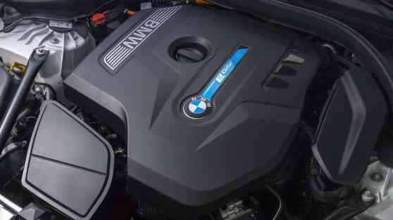 BMW has electrified over 100,000 vehicles, celebrates with lights image