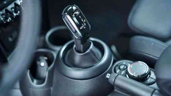 Mini launches Steptronic dual-clutch gearbox for 2018 models image
